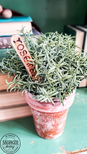 how to make diy herb garden markers for your garden with simple supplies for garden markers that will last inside or out. They make cute farmhouse decor for your indoor potted plants as well. #gardencraft #gardenstake #raisedgardenidea