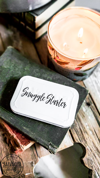 DIY Match box matches in a jar project to make a beautiful way to display matches in your home next to your favorite candle or fireplace. This match box decor tutorial comes with a free printable download for you to make your own decorative match holder! #matchsayings #giftideas #longmatches