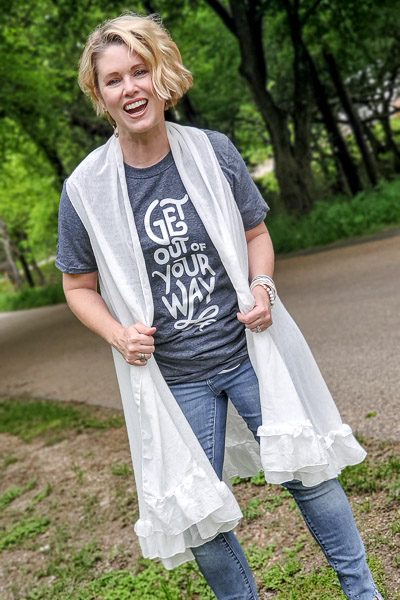 cute fashion over 40 for summer outfit ideas you will love if you are in the over forty club! Great graphic tees that pair well with jeans and a kimono for a classic summer outfit you can wear with confidence! #outfitideas #plussize #over50 #over40 #summeroutfitideas