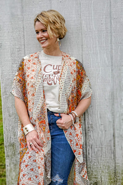 cute fashion over 40 for summer outfit ideas you will love if you are in the over forty club! Great graphic tees that pair well with jeans and a kimono for a classic summer outfit you can wear with confidence! #outfitideas #plussize #over50 #over40 #summeroutfitideas