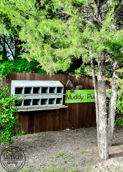 Make these small,cute scrap wood junk bugs for outdoor decor using wood scraps, wire bits and junk pieces you have stashed away. This easy afternoon DIY scrap wood project is fun to make and precious to see in your yard! #yardart #scrapwood #easyDIY smallproject