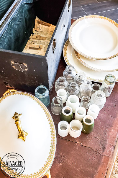 how to get the smell out of old things and vintage finds. This complete list of ideas on how to get the musty smell out of boxes, books, trunks and furniture will help you eliminate odor from your antiques and thrifted finds. #cleaningtip #furnituretip #oldstuff