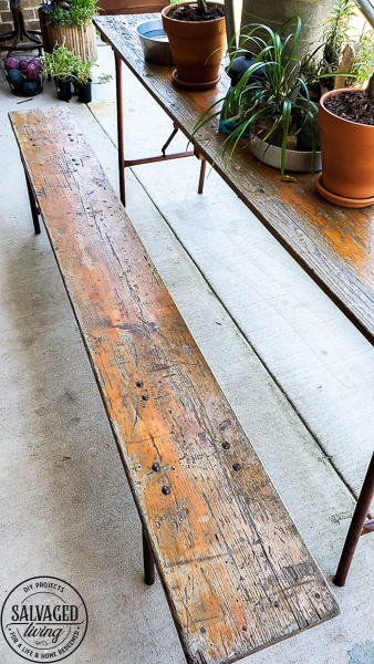 Don't toss your old wood patio furniture if it is weathered and worn! Refinishing wood patio furniture tips are here for you to make your wood patio furniture look like new. #porchdecor #woodrefinishing #furnituremakeover