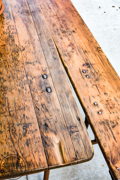 Don't toss your old wood patio furniture if it is weathered and worn! Refinishing wood patio furniture tips are here for you to make your wood patio furniture look like new. #porchdecor #woodrefinishing #furnituremakeover