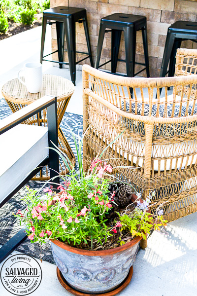 Create a charming and cozy patio area with these gorgeous patio furniture selections. You will love the mix of old and new for a vintage lived in feel for the perfect outdoor living area to your home! #patiofurniture #outdoorliving #cozypatio 