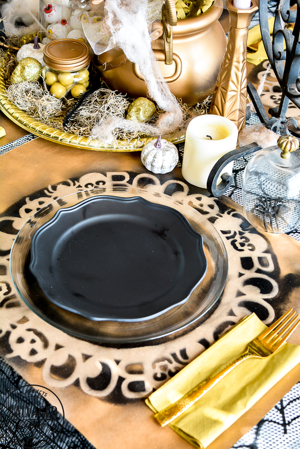 Create a fun Halloween tablescape with dollar stores supplies with these great Halloween decorating tutorials that are budget friendly for your holiday decorating! #halloweentable #dollarstoreHalloween #budgetHalloweenDecor