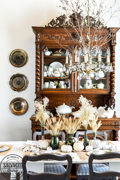 Are you wondering what to do with the floral glass vases you have hidden in your cabinet? Try this thrift store glass vase makeover. This DIY tutorial is easy and beautiful for a DIY glass vase centerpiece idea, great for fall decorating on a budget and creating home decor you can repurpose year round. #colorchange #thriftstoremakeover #glassvaseidea #glassmakeoverDIY 