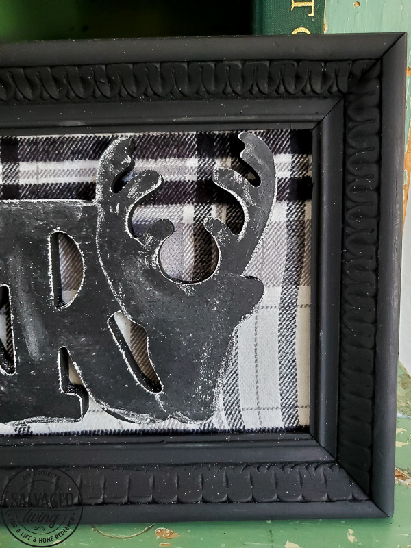 Make a dollar store Christmas sign in no time that looks like gorgeous farmhouse CHristmas decor. This simple dollar tree craft uses an old picture frame to mix old and new for gorgeous dollar store home decor for Christmas. #dollartreecraft #dollartreechristmas #dollarstoreholiday #budgetChristmasdecor #framemakeover