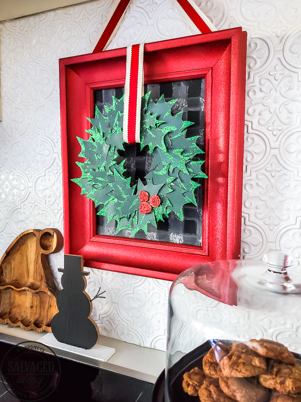 check out this old picture frame makeover for Christmas decorating using glitter spray paint for a beautiful holiday wall art project on a budget! #buffalocheckChristmas #framemakeover #DIYChristmas #handmadeChristmas 