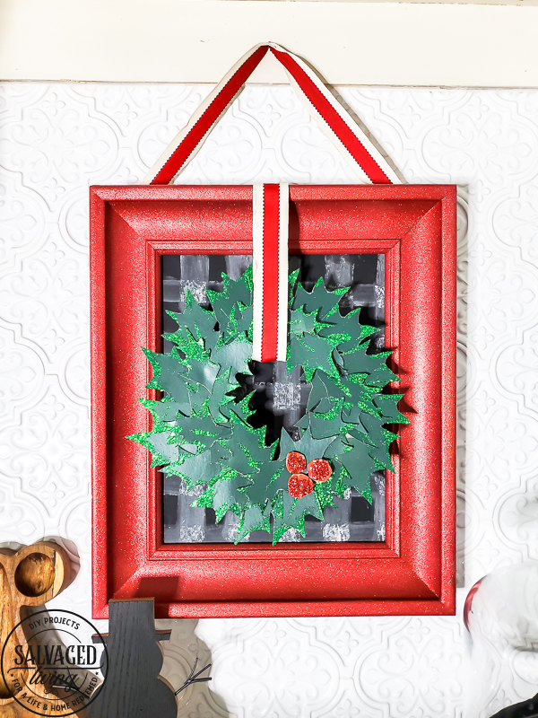 check out this old picture frame makeover for Christmas decorating using glitter spray paint for a beautiful holiday wall art project on a budget! #buffalocheckChristmas #framemakeover #DIYChristmas #handmadeChristmas