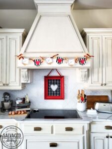 How to make cute printable Valentine's Day decor like this printable Valentine's Day banner, this Valentine garland is great for your black and white and gold Valentine's color scheme. Get printable art, cards, crafts and banner pieces in this Valentine's Day printable bundle pack. #Valentinesdayprints #valentinesdaycraft #valentinesdaydecoratinideas