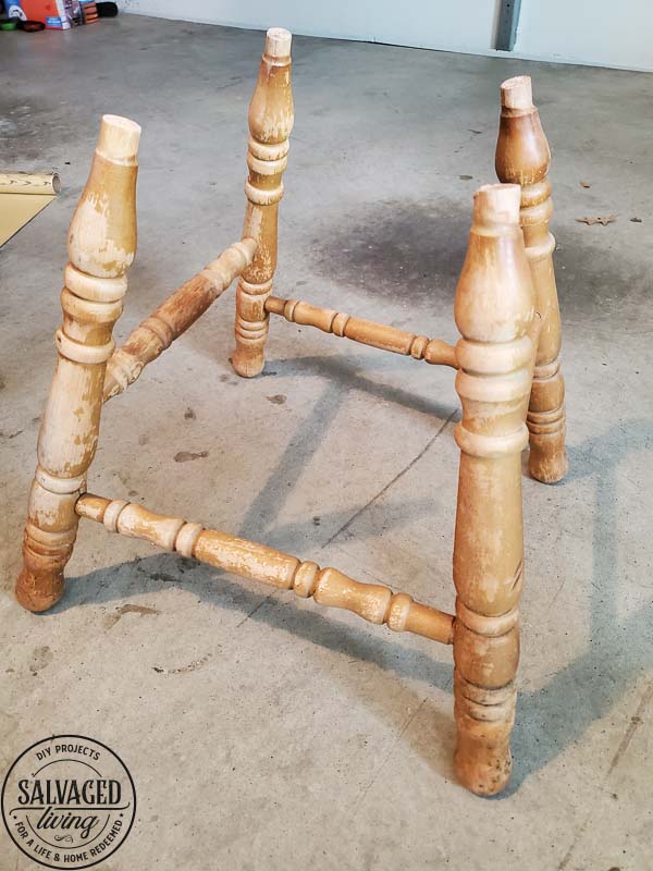 Learn how to repurpose old spindles into reusable decor items for everyday and holiday decorating. This simple DIY tutorial will help you know what to do with old spindles. #upcycle #woodworking #spindlemakeover #decorstand 