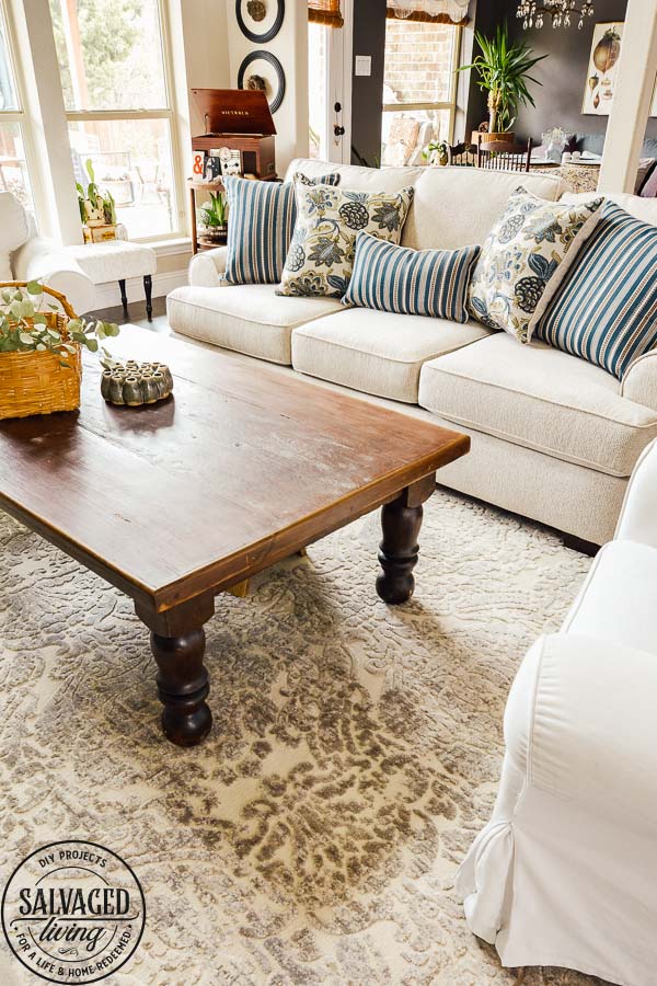 Picking out a new sofa can be hard, here are my best tips on selecting the perfect cozy living room couch for your home. Plus I will show you some beautiful cozy sofa choices for you to choose from! #roomstogo #myroomstogohome #RoomsToGo30 #cozylivingroom #couch #cozysofa #cozyhome