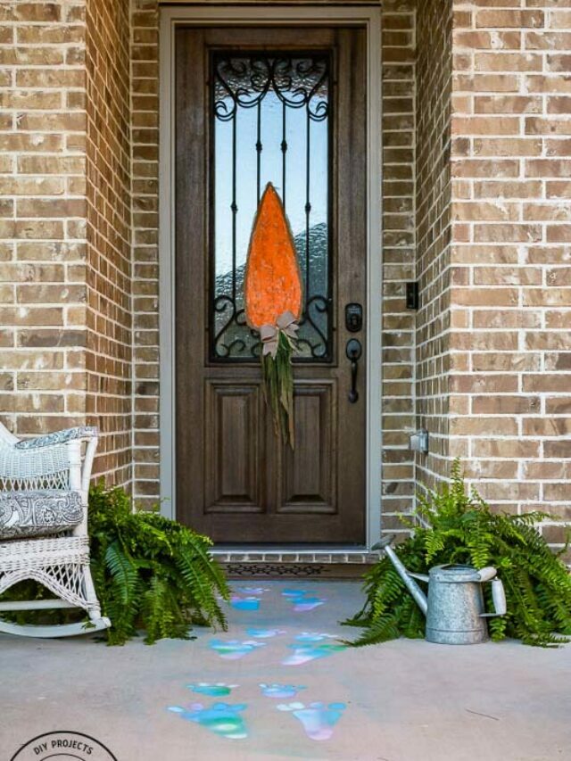 DIY BURLAP CARROT DOORHANGER