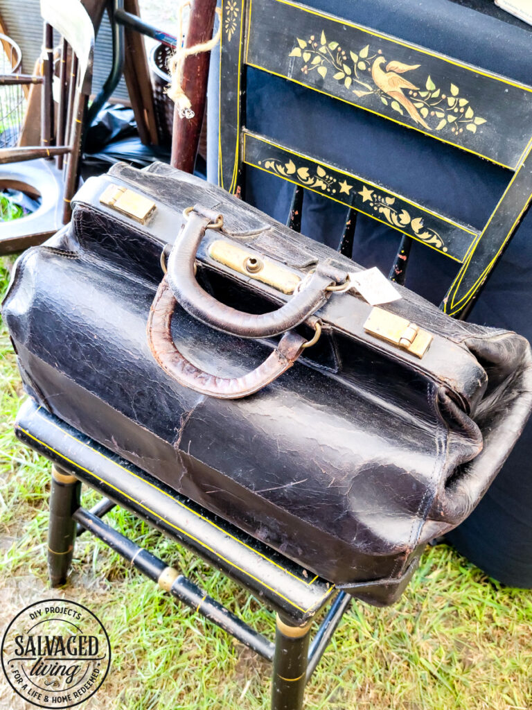 The vintage trends found at the Brimfield Antique Flea Market in Massachusetts. Be on the lookout for these vintage finds to use in your home decor. #vintagedecor #fleamarket #decor trends #vintagestyle