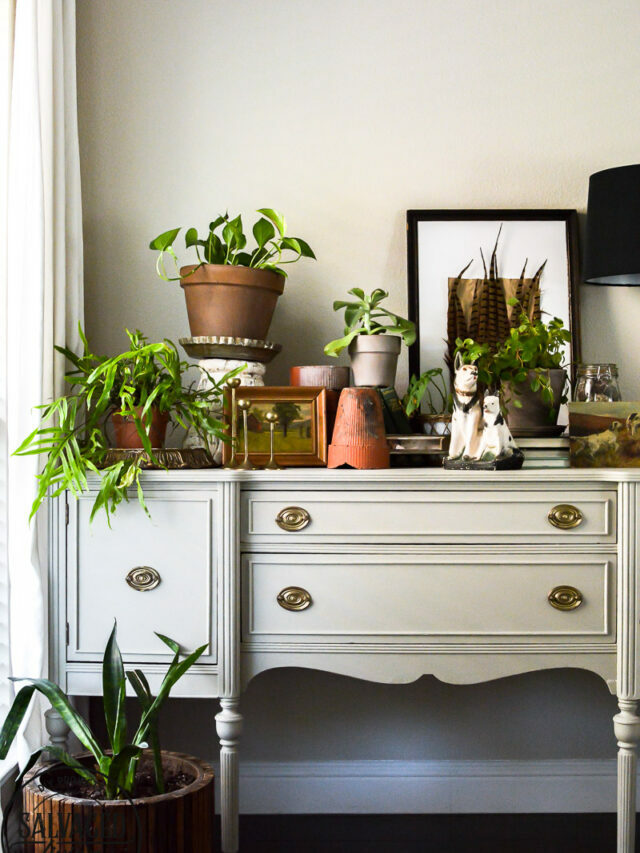 TIPS FOR DECORATING A MOODY TABLE VIGNETTE