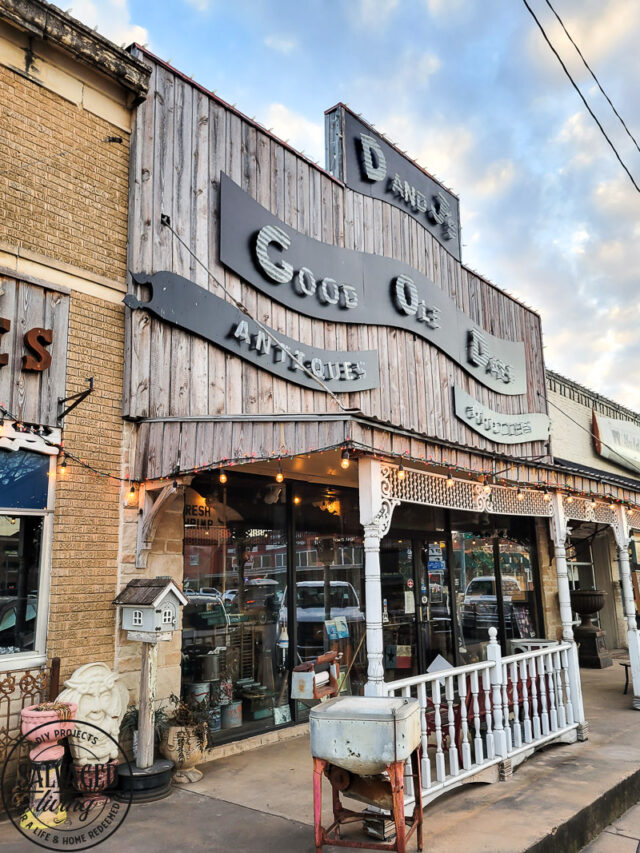 cropped-things-to-do-in-Brady-Texas-antique-and-thrift-shopping-46.jpg
