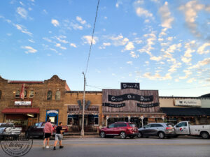 Looking for a perfect Texas weekend getaway? Wonder about things to do in Brady, Texas. The list is short but long on charm. You will love antiuqe shopping and vintage shopping in this small Texas town - the heart of Texas actually! Get a glimpse into a fun way to spend the day with your family and slow life down a little bit, enjoy the small-town feel of Brady, Texas. #traveltexas #daytrip #texasroadtrip #antiquetravel #vintageshopping