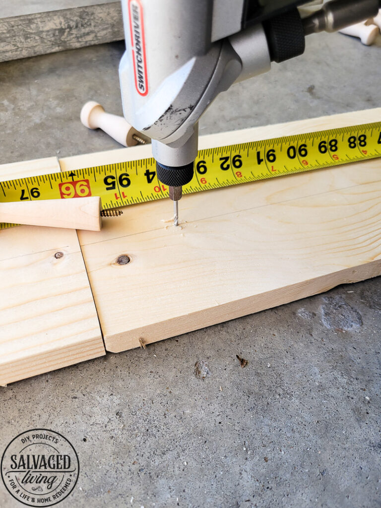 How to build a DIY peg rail for your home. If you want to instal a peg rail or a shelf rail for added interest and decor in your room, this is an easy and affordable home improvement to DIY. You can do this project in an afternoon and it's easy on the budget! #DIYtrim #pegboard #decordetails #pegrail 