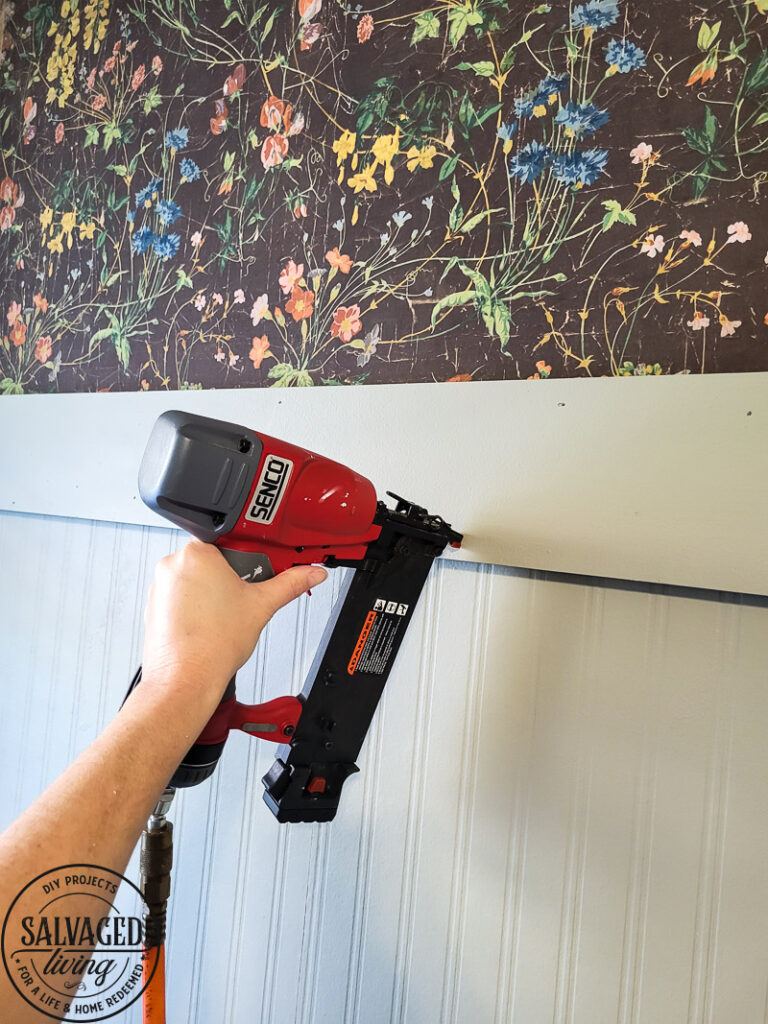 How to build a DIY peg rail for your home. If you want to instal a peg rail or a shelf rail for added interest and decor in your room, this is an easy and affordable home improvement to DIY. You can do this project in an afternoon and it's easy on the budget! #DIYtrim #pegboard #decordetails #pegrail 