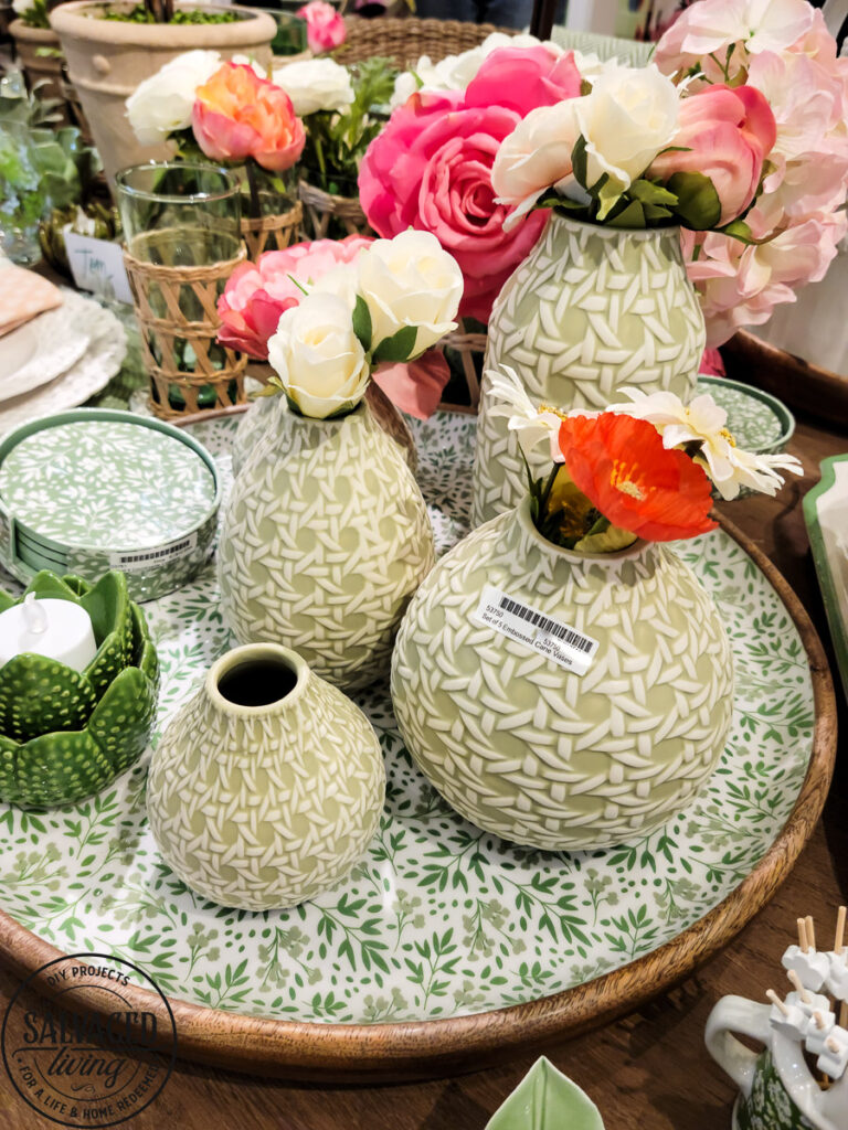 Wondering what the spring home decor trends for 2022? Here is a printable list of the deisgn trends coming from market that you can implement into your home decor shopping, thrift store hunting and DIY or craft projects! #decortrends #homedecorshopping #vintagestyle