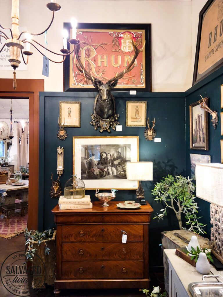 Vintage trends from the Round Top, Texas antiques show. Add these on trend vintage home decor items to your house for that cozy, curated feel. Be sure to look for these unique vintage items as you shop garage sales, flea markets and thrift stores! #vintagestyle #cozyhome #curateddecor