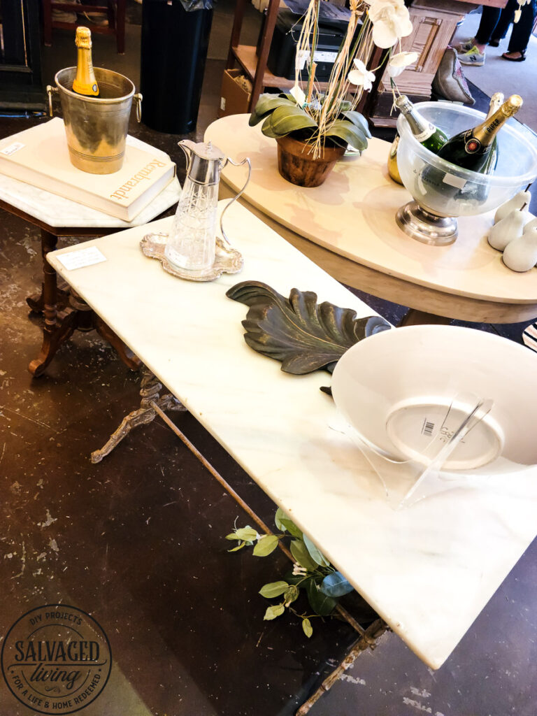 Vintage trends from the Round Top, Texas antiques show. Add these on trend vintage home decor items to your house for that cozy, curated feel. Be sure to look for these unique vintage items as you shop garage sales, flea markets and thrift stores! #vintagestyle #cozyhome #curateddecor