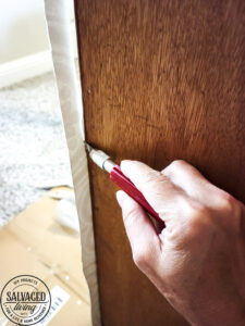 See how to make a DIY embossed leather look to add to walls, craft projects or furniture for a beautoful and unique makeover technique. Use Modern Masters tintable glaze to achieve a deep, rustic, worn leather look on textured wallpaper! #leatherlook #furnituremakeover #garagesalemakeover #Modernmasters