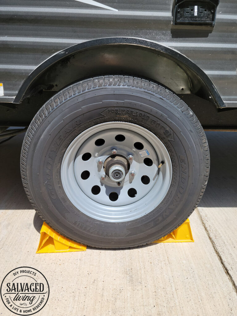 Here is a list of must-have items for your rv, this is a great list for beginner rv excursions. There is a lot to learn about taking camper vacations and towing an rv, but you can do it and the reward is so fun. This list of items to have for your RV will definitely help you get started camping! #rvadventures #rvwomen #beginnerrv #greatoutdoors