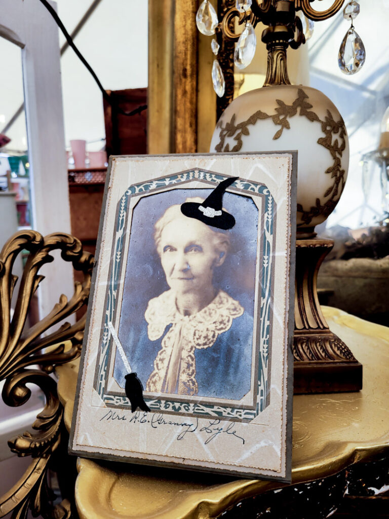 Vintage Trends from Round Top Antiques Week in Round Top, Texas. Come see what is hot in home decor and thrifted finds by shopping this massive, famous fleam market downin Texas. #trendalert #vintagedecor #warrenton