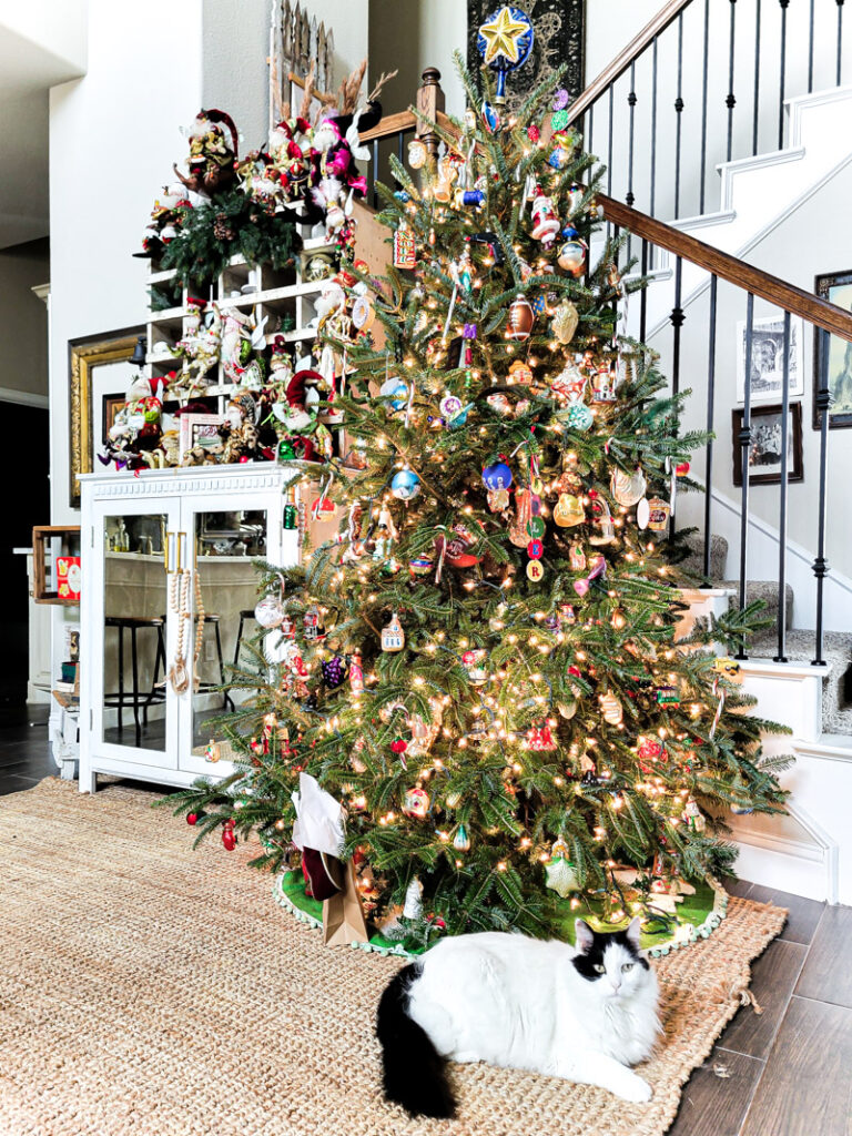 DIY cardboard gingerbread mantel ideas for your budget friendly Christmas decor. Paper crafting for Christmas is easy, gingerbread men and candy canes make this home full of child like joy for the holiday season! #gingerbreadcraft #papercraft #cardboardcraft