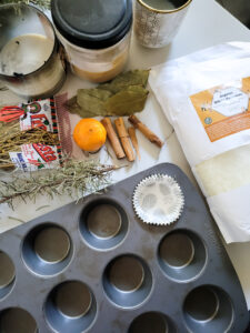 what to use the wax in your old candles instead of throwing it out? Try this idea for old candles - DIY fire starters are perfect for getting a fire started and making your fire smell amazing! #fireaccessory #firestarter #winterproject