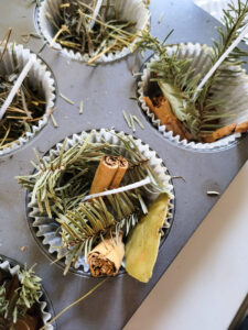 what to use the wax in your old candles instead of throwing it out? Try this idea for old candles - DIY fire starters are perfect for getting a fire started and making your fire smell amazing! #fireaccessory #firestarter #winterproject