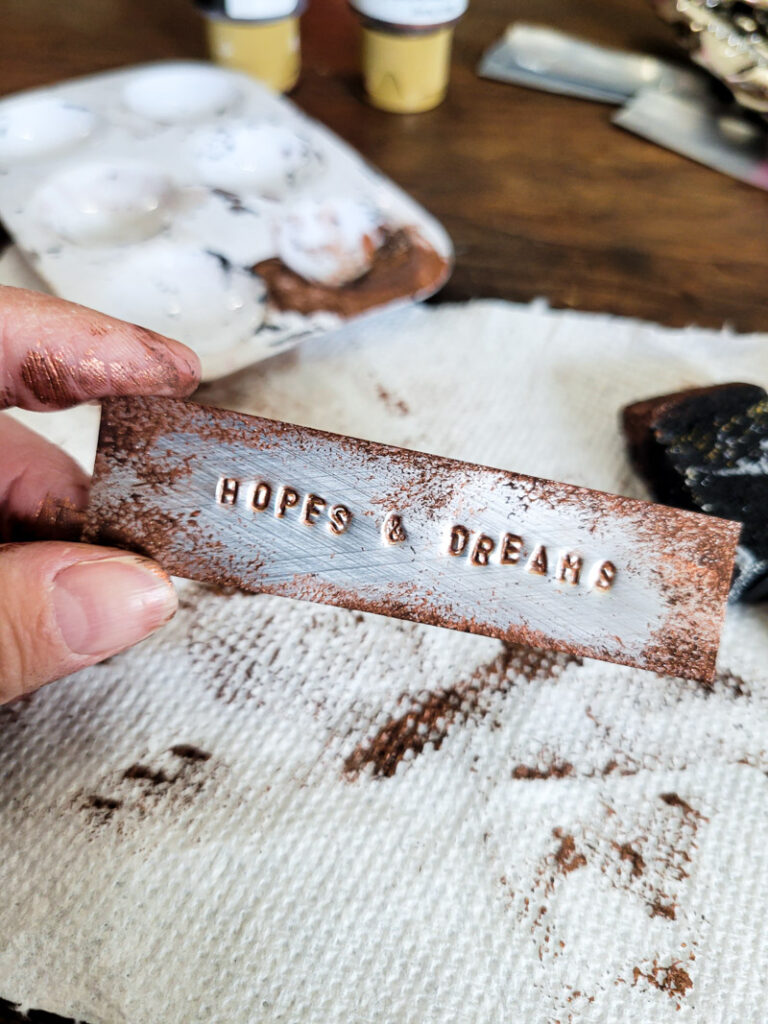 Instead of throwing away old soda cans, use them to create beautiful tin tags with personalized messages, perfect for decorating & organizing! #labels #decorativelabels #cancrafts