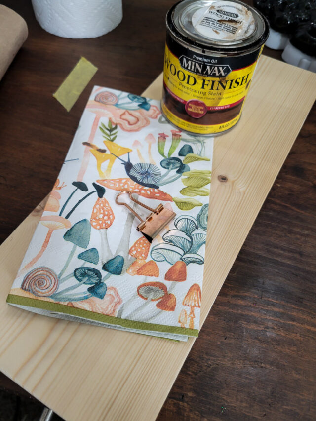 Scrap wood makes for a great to-do list holder, and doubles as beautiful wall art! #easydiy #wooddiy #wallart