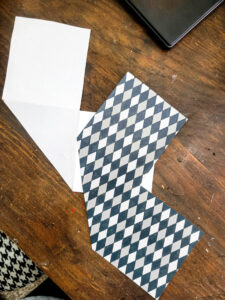 How to make a corner bookmark, the perfect bookmark to save your book and reading spot, fabulous gift for book lovers, sunday school, church groups, kids and stocking stuffers. Easy to make paper craft you can create these DIY bookmarks with cardboard, paper, felt, fabric and tons of other mixed media options! #booknerd #papercraft #bookproject