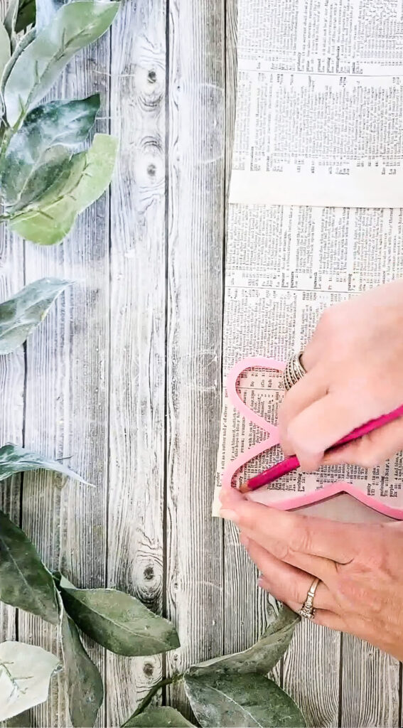 Check out how easy it is to make this stunningly sweet decor for Easter... from only paper!!!! #papercraft #paperdiy #garland #bunnies