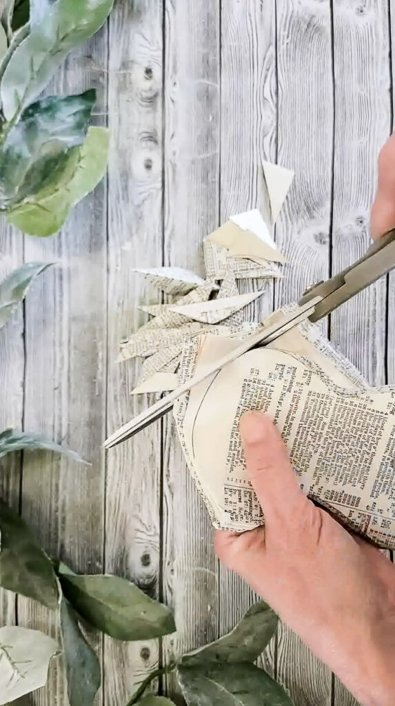 Check out how easy it is to make this stunningly sweet decor for Easter... from only paper!!!! #papercraft #paperdiy #garland #bunnies