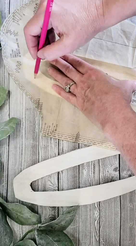 Watch cardboard get a mulligan as we recycle it into beautiful spring and easter decor in a matter of minutes! #easterdecor #springdecor #cardboardrecycle #easydiy #budgetfriendlyeasterdecor