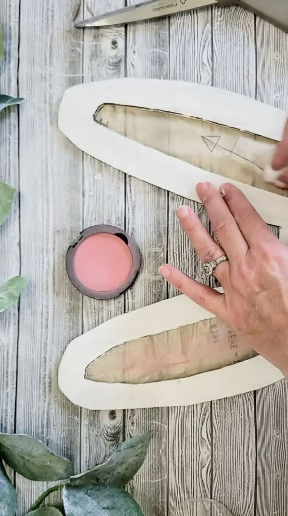 Watch cardboard get a mulligan as we recycle it into beautiful spring and easter decor in a matter of minutes! #easterdecor #springdecor #cardboardrecycle #easydiy #budgetfriendlyeasterdecor