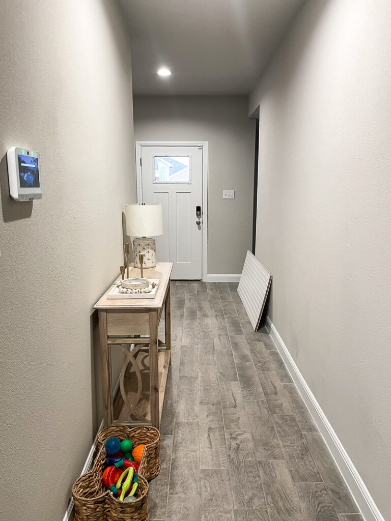 If you're in need of an easy hallway update, I've got just the thing for you! It's budget friendly and doable...even for beginners!