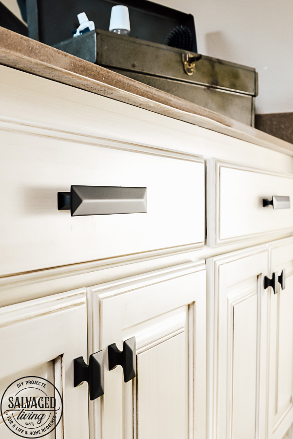 It's easier than you think to install cabinet hardware-- especially when you have the inside scoop. I did the groundwork for you and got 5 tips to install cabinet hardware, from a professional. Check it out right here. #hardwareinstallation #cabinethardware