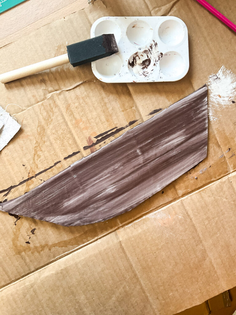 It's easy to make a DIY sailboat from cardboard, I'll show you how! Perfect for all of your summer decorating for years to come! #cardboard #sailboat #summerdecor 