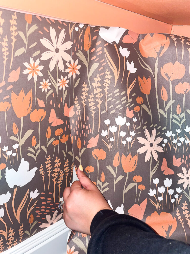 It's easy to make a big impact in a small space with wallpaper. Loomwell wallpaper. Application is easy and quick, so your space will look brand new in no time! #loomwell #loomwellpartner #wallpaper #peelandstickwallpaper