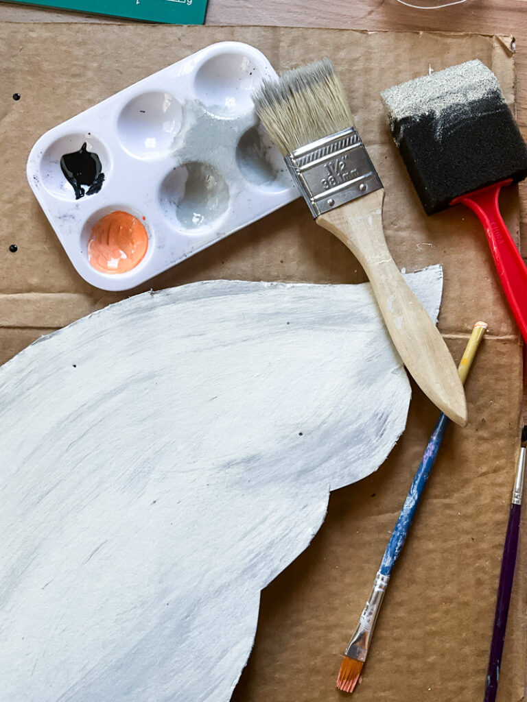 hunting for vintage swan decor and having a hard time finding it on a budget? No worries - make your own with this quick and easy cardboard project! I provide the pattern for a large swan decor piece and you do the simple work of cutting and painting! Make your vintage summer vignettes complete with this beautiful high-end craft project! #cardboarddecor #swandecor #vintagesummer