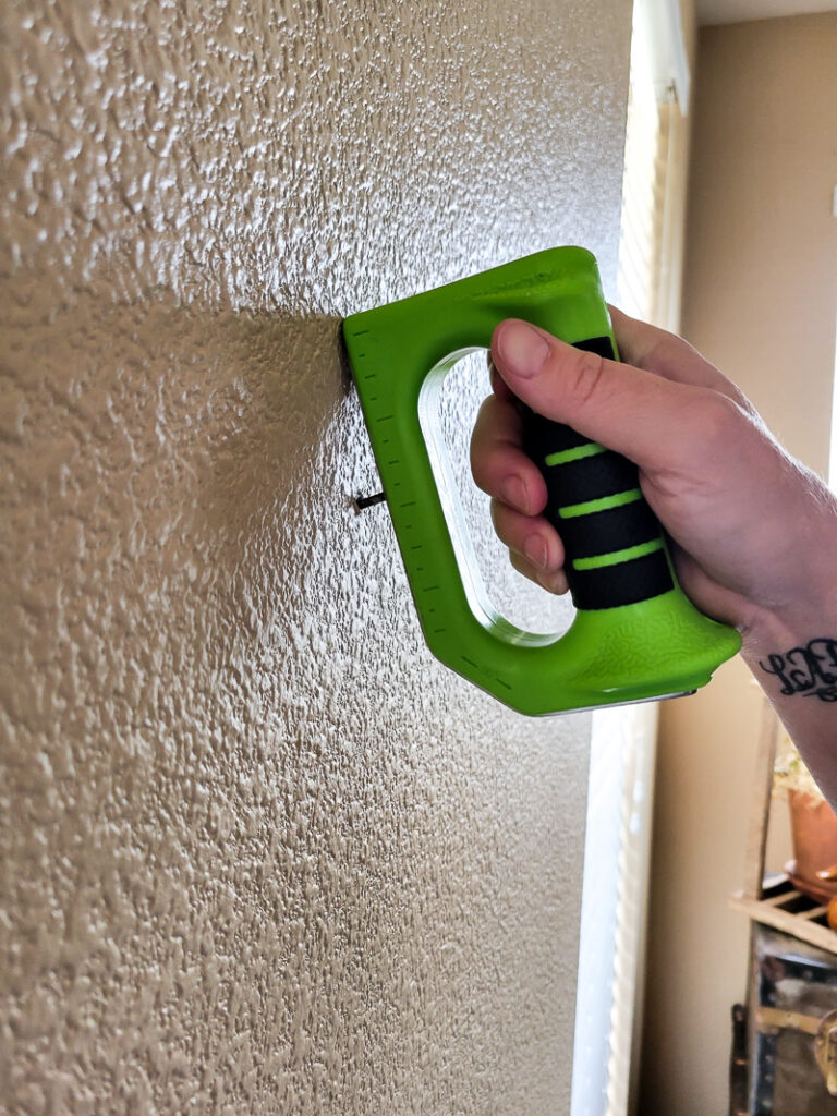 Hang that picture with confidence and don't look back! I'm about to show you how to easily fill nail holes in your wall! #holeinwall #fillholes #hammerfist