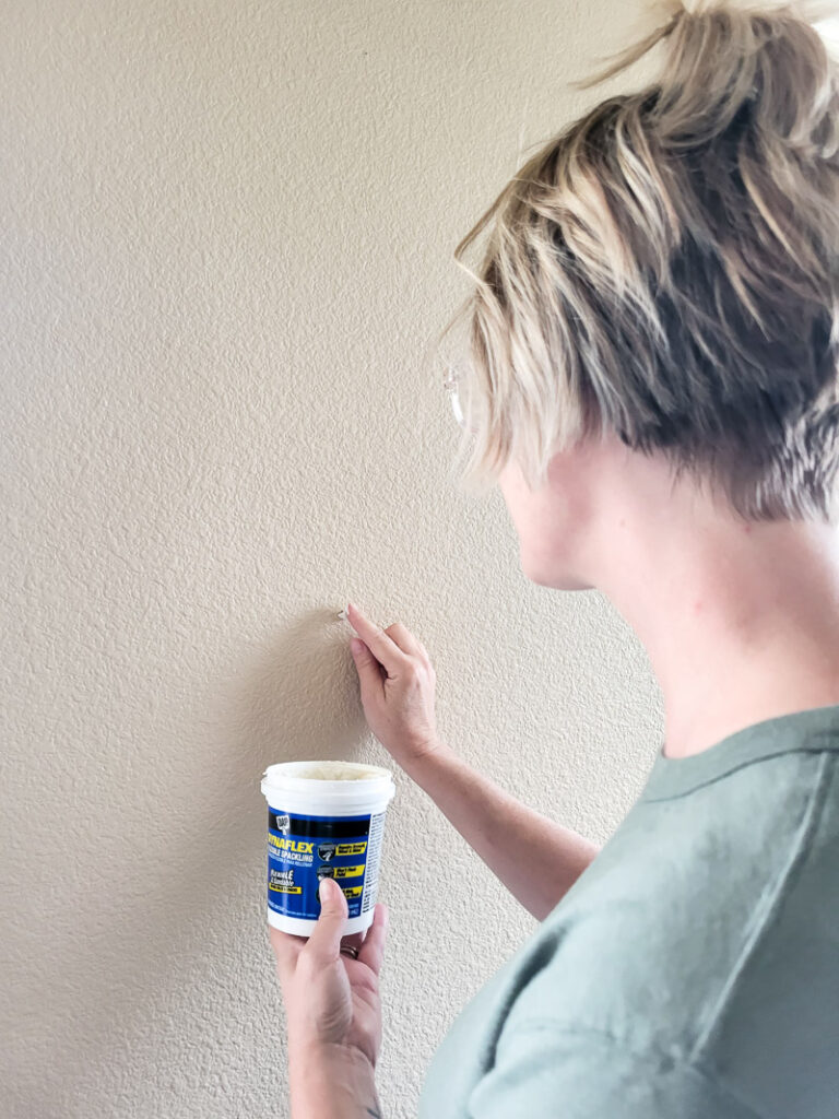 Hang that picture with confidence and don't look back! I'm about to show you how to easily fill nail holes in your wall! #holeinwall #fillholes #hammerfist