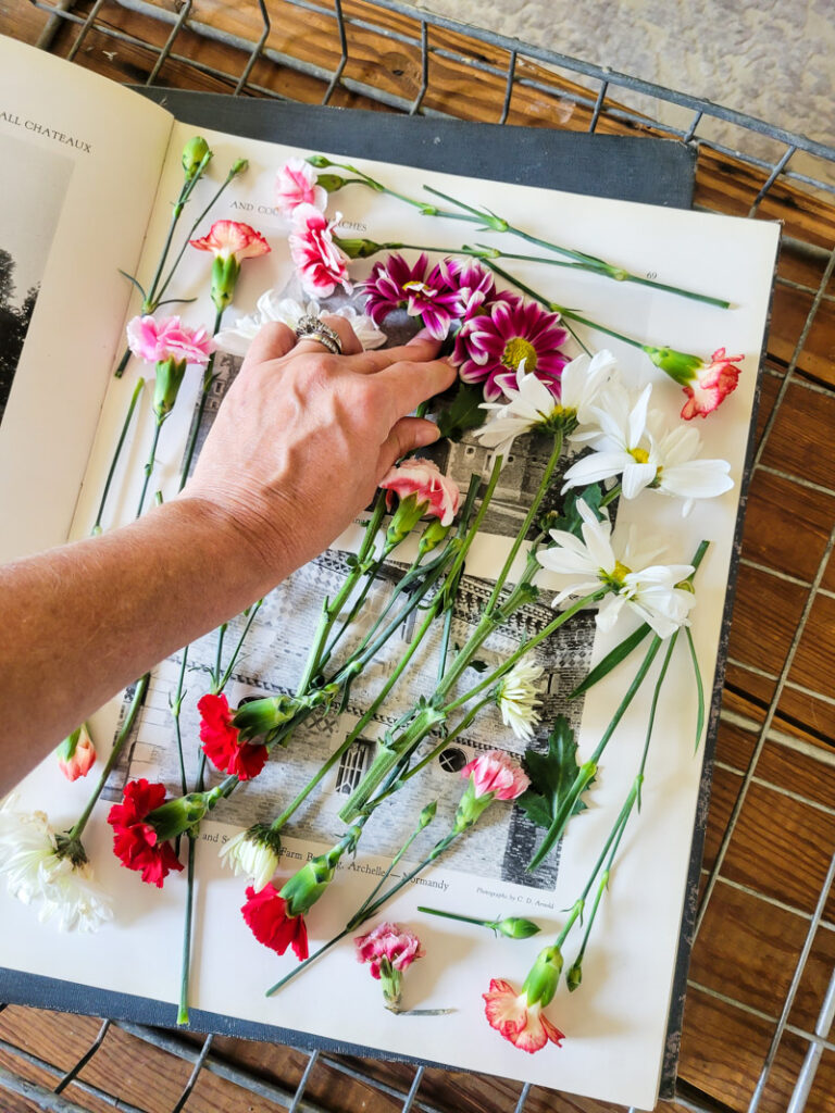 how to create dried flower wall art for budget-friendly decor that is feminine and sweet. This cozy vintage dorm room is a beautiful home away from home. Dried grocery store flowers came in handy to create this boho chic room decor! #dormdecor #driedflowers #DIYwallart