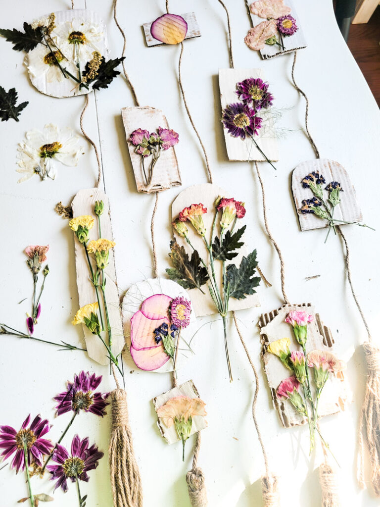 how to create dried flower wall art for budget-friendly decor that is feminine and sweet. This cozy vintage dorm room is a beautiful home away from home. Dried grocery store flowers came in handy to create this boho chic room decor! #dormdecor #driedflowers #DIYwallart