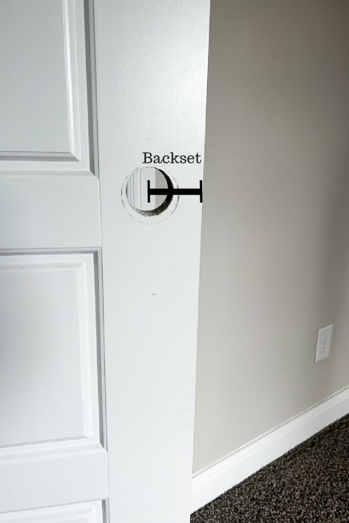 Here's how to replace your door hardware like a Pro, and upgrade your space in a big way (it only takes a few minutes)!! #doorhardware #easyhomeupdate #doorknob #agelessiron